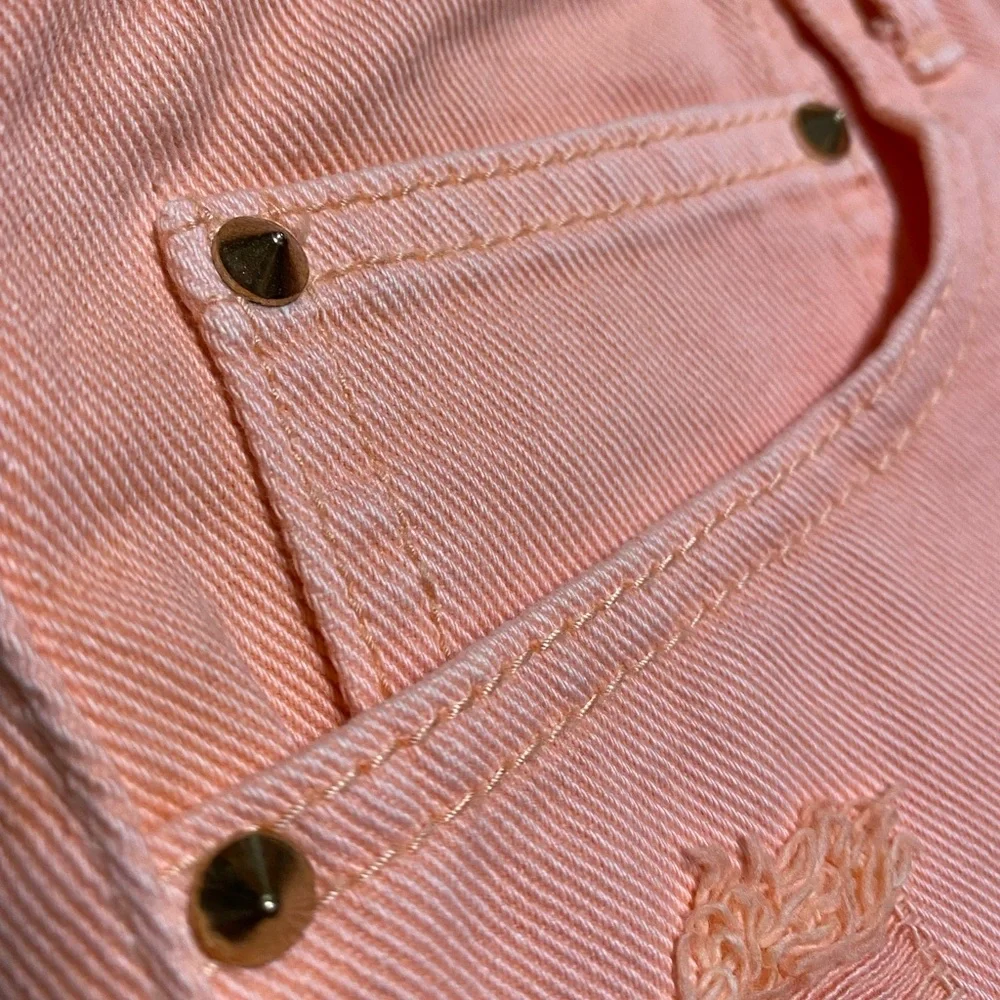 Forever 21 Jean Shorts Women’s 27 Peach Denim Distressed High Rise Button Fly